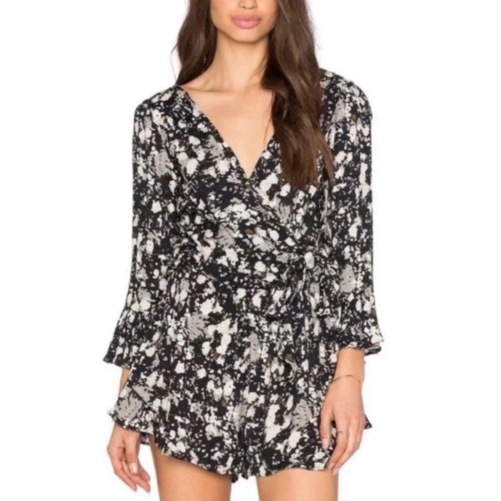 Free People Floral Romper Playsuit Black All The Right Ruffles Bell Sleeve M - Picture 14 of 15